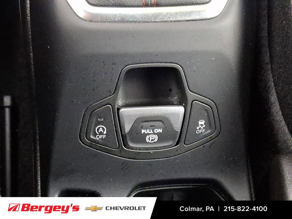 Used 2023 Jeep Renegade Trailhawk AWD/4WD image 28