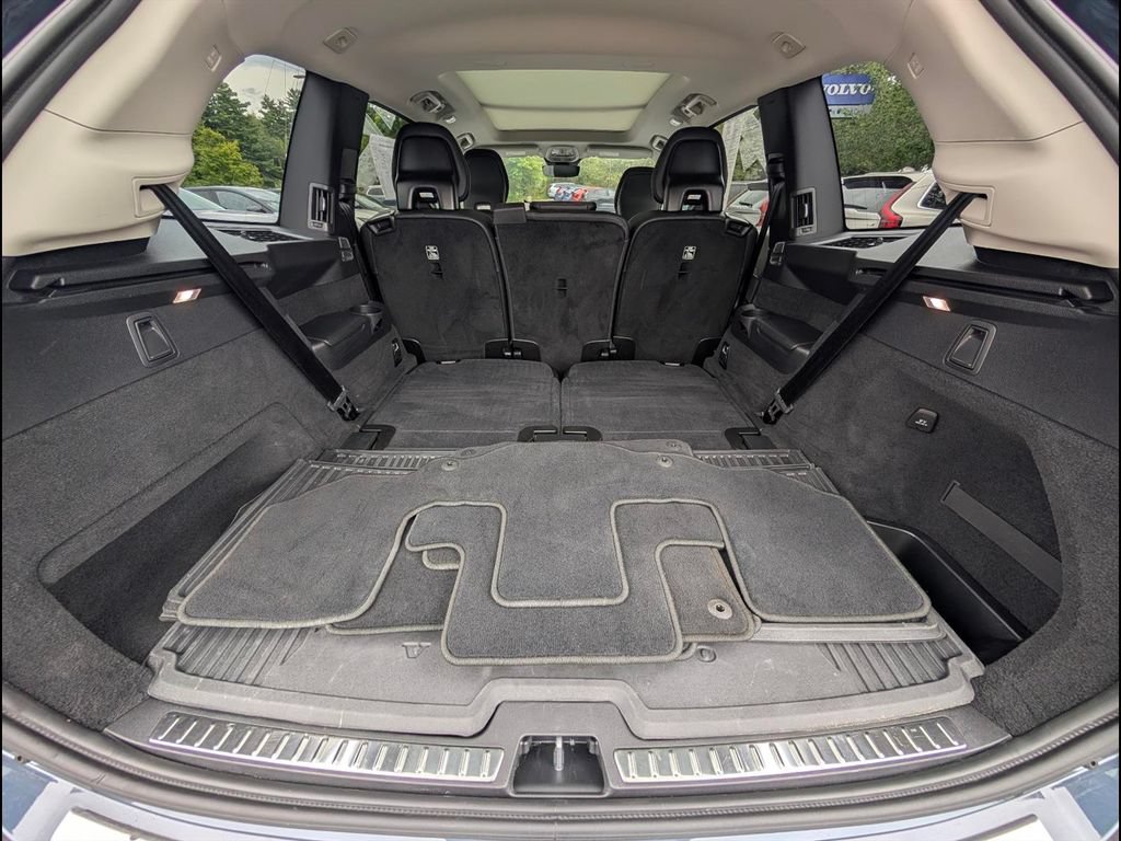 Certified 2025 Volvo XC90 B5 Core w/ Protection Package Premier AWD/4WD image 11