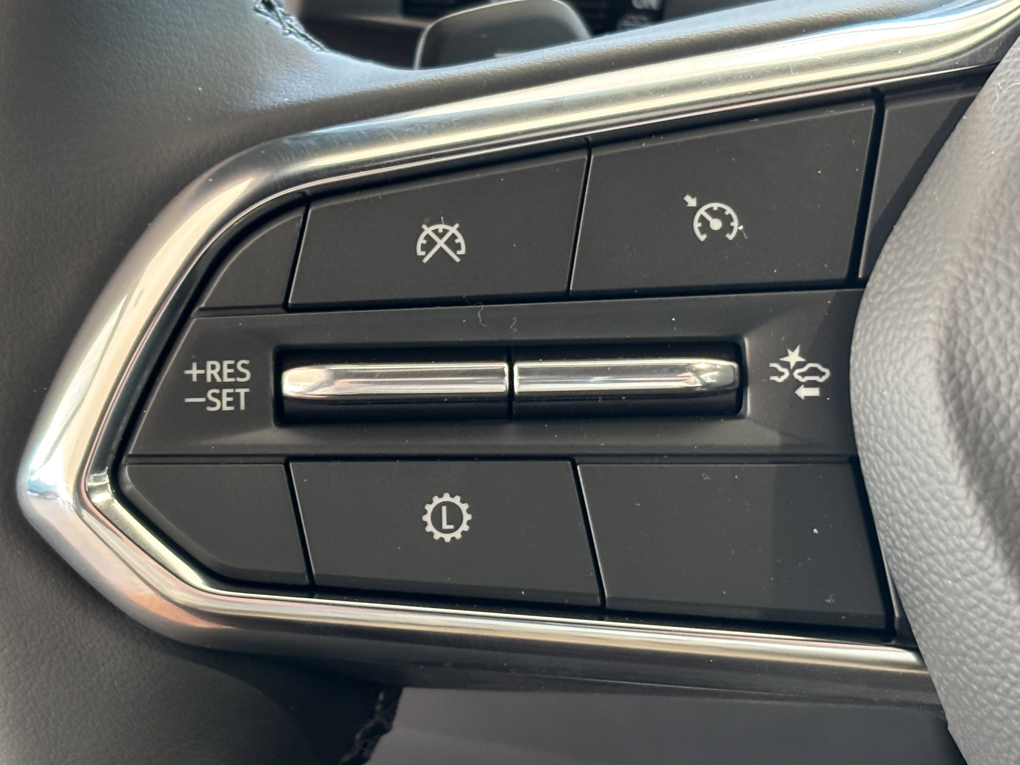 New 2026 Chevrolet Equinox LT w/ Midnight Edition FWD image 11