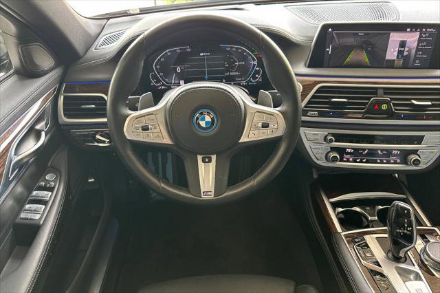 Used 2022 BMW 745e xDrive w/ M Sport Package image 13