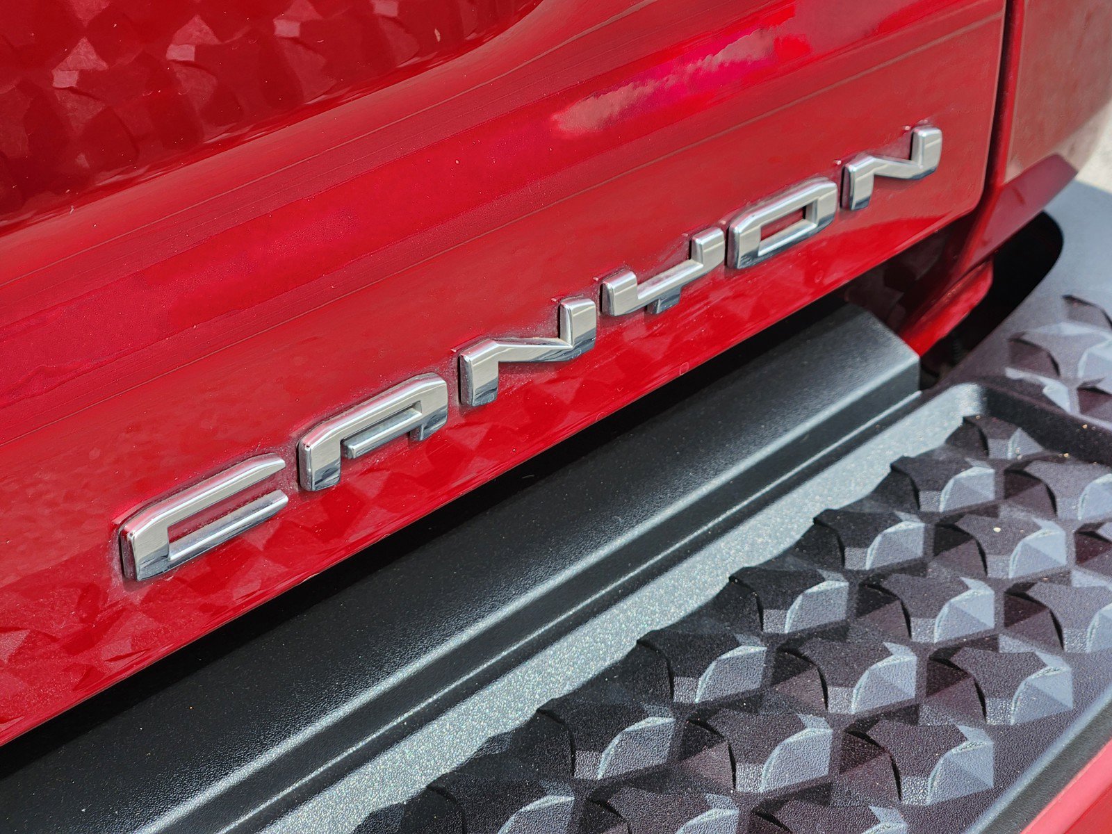 Certified 2025 GMC Canyon Denali image 28