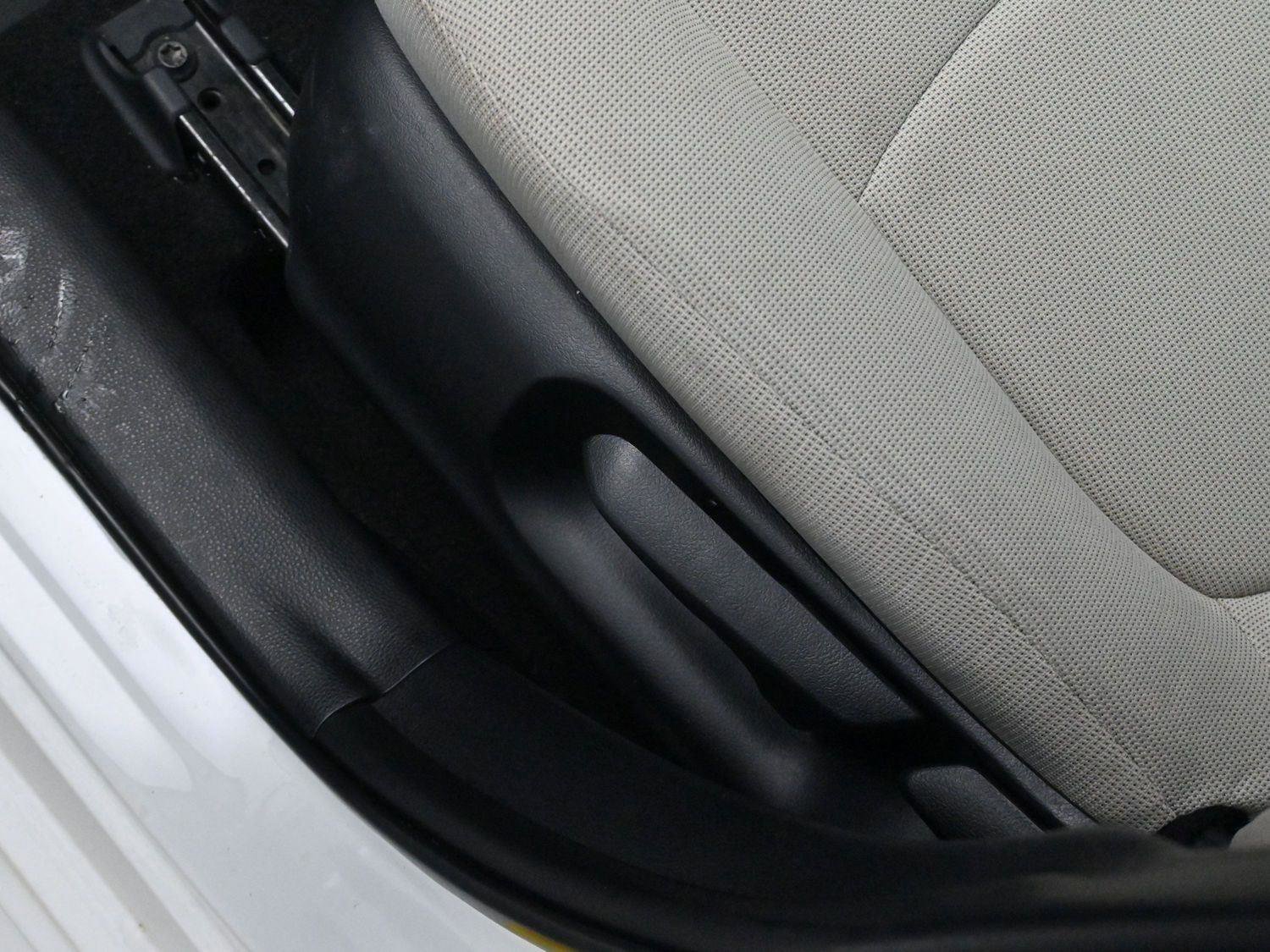 Used 2021 Toyota Corolla LE image 13