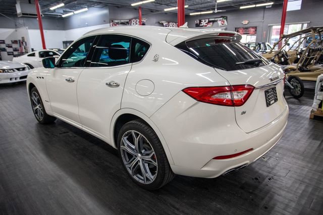 Used 2019 Maserati Levante GranLusso image 3