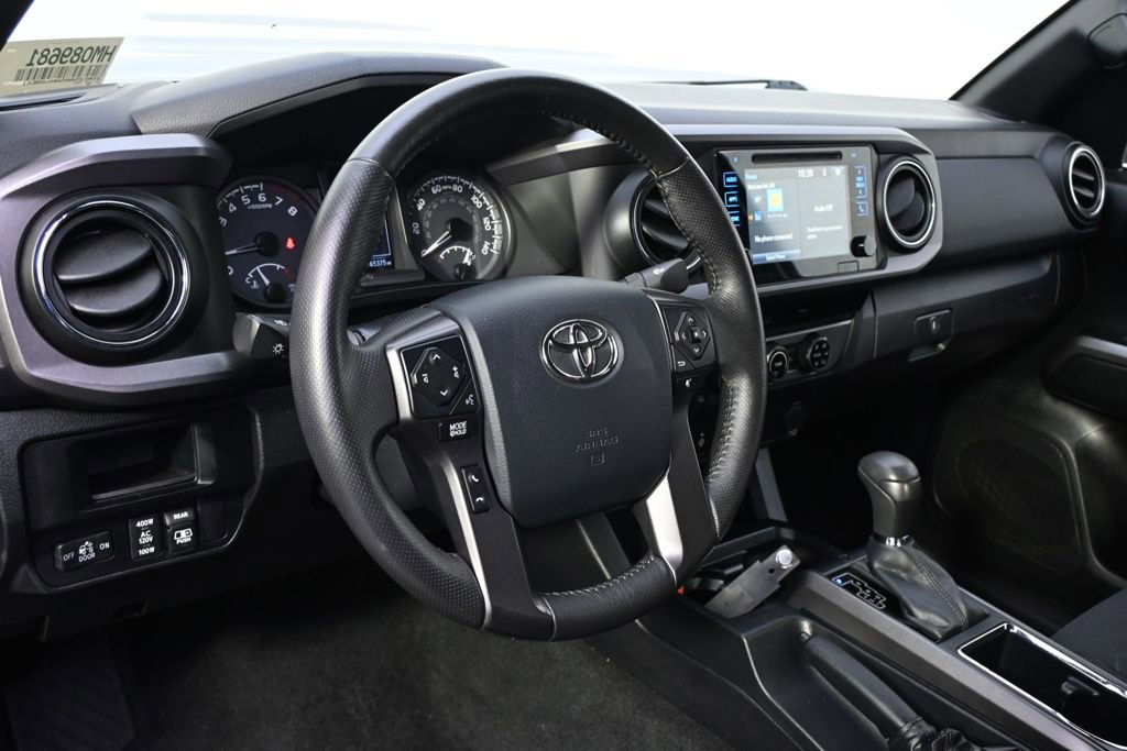 Used 2017 Toyota Tacoma TRD Sport w/ Tow Package (A/T) AWD/4WD image 11