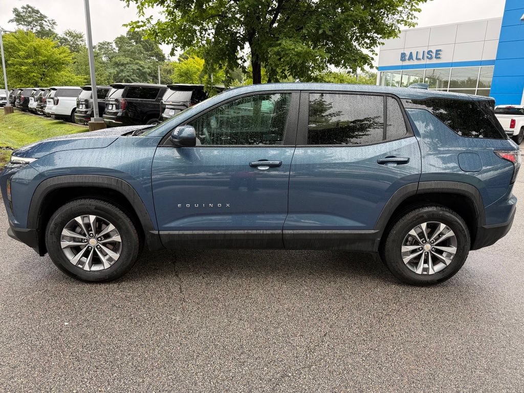 Used 2026 Chevrolet Equinox LT AWD/4WD image 2