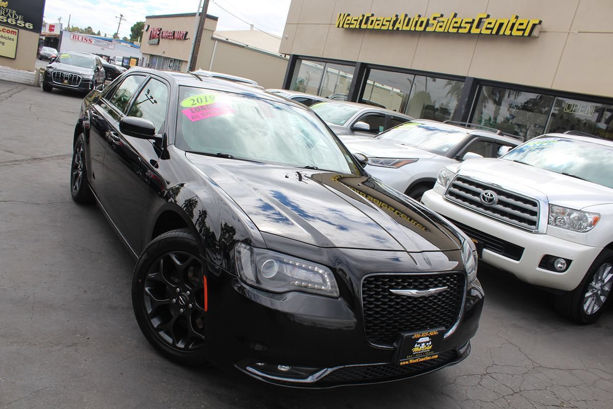 Used 2019 Chrysler 300 S AWD/4WD image 33