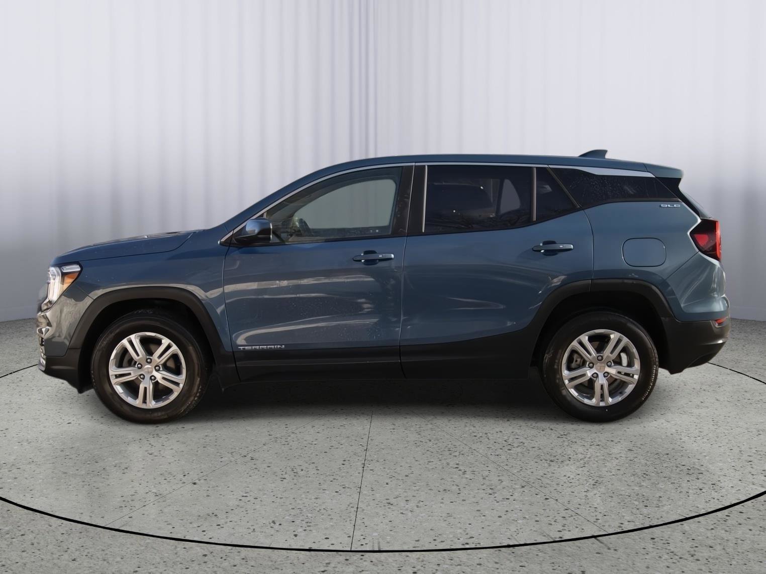 Used 2024 GMC Terrain SLE image 20
