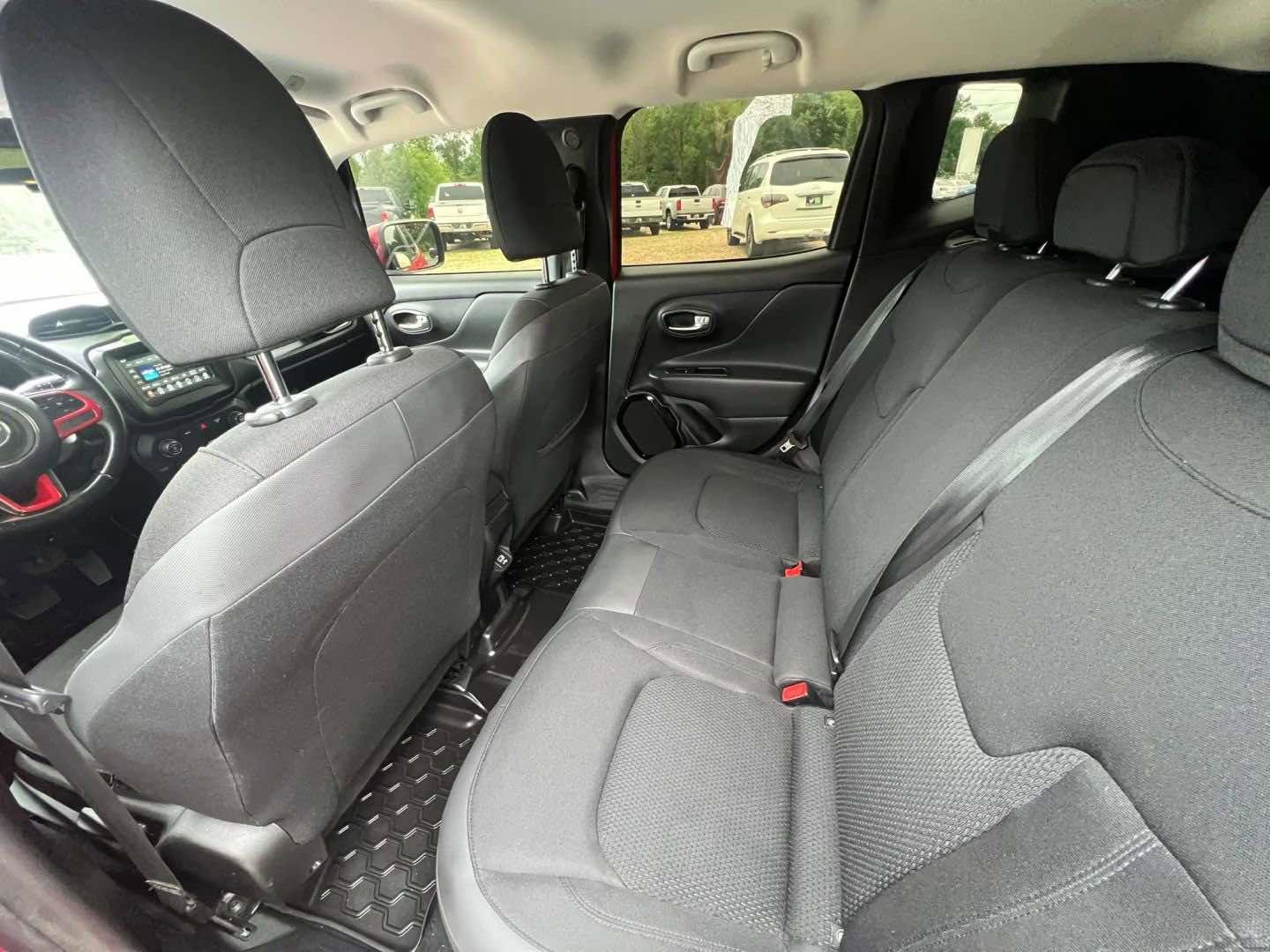 Used 2018 Jeep Renegade Altitude AWD/4WD image 8