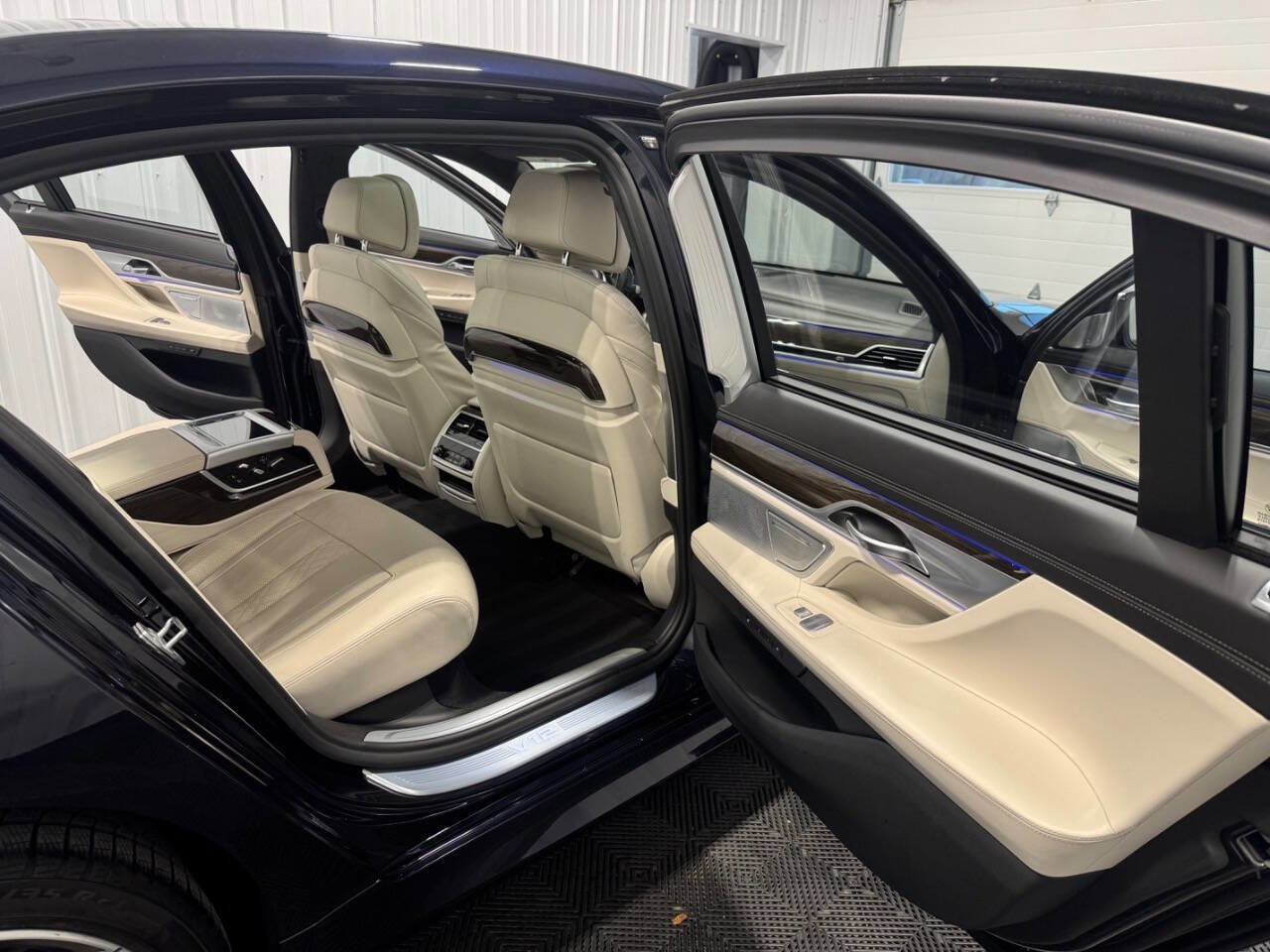 Used 2019 BMW M760i xDrive w/ Luxury Rear Seating Package image 37