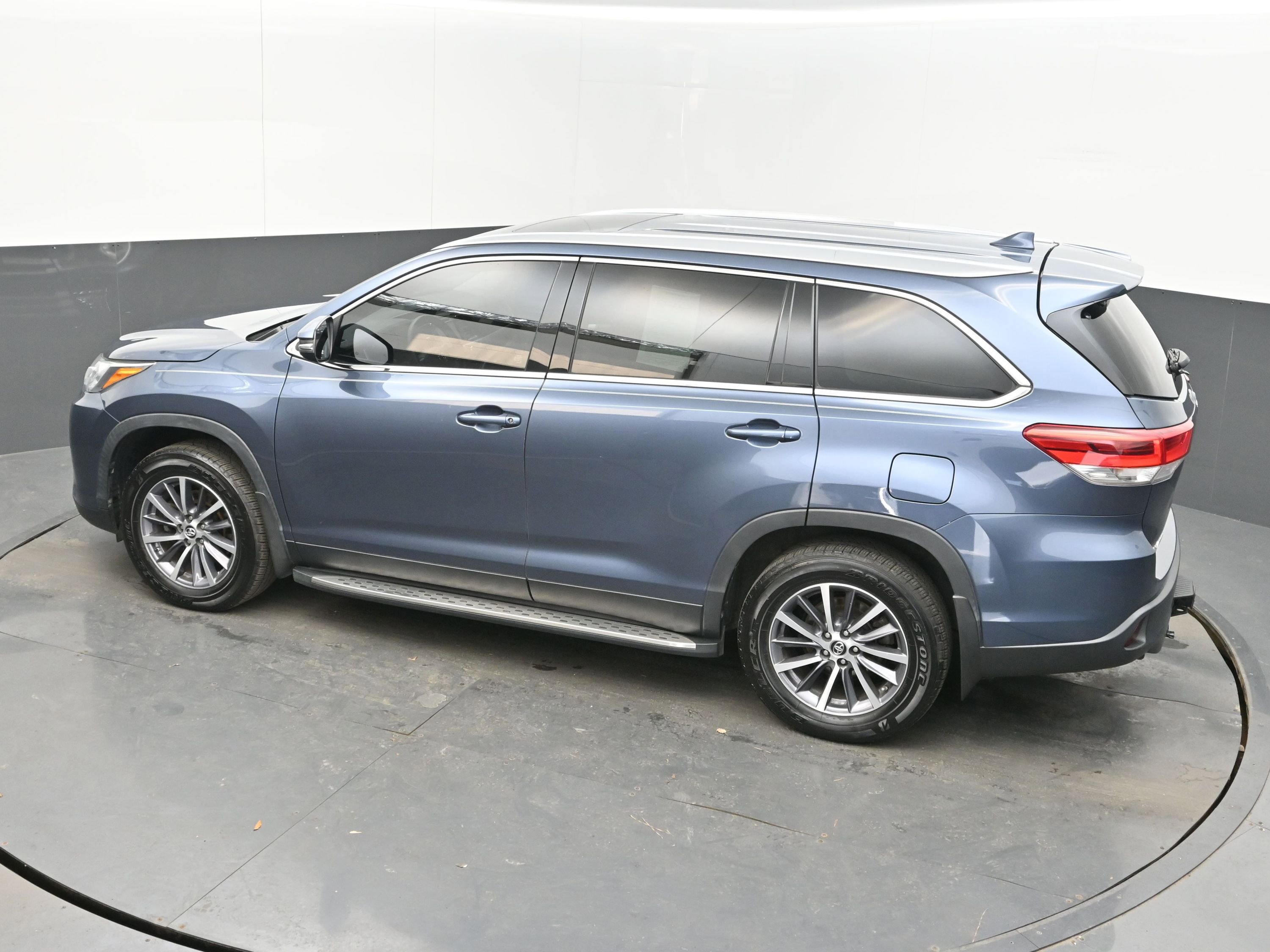 Used 2019 Toyota Highlander XLE image 21