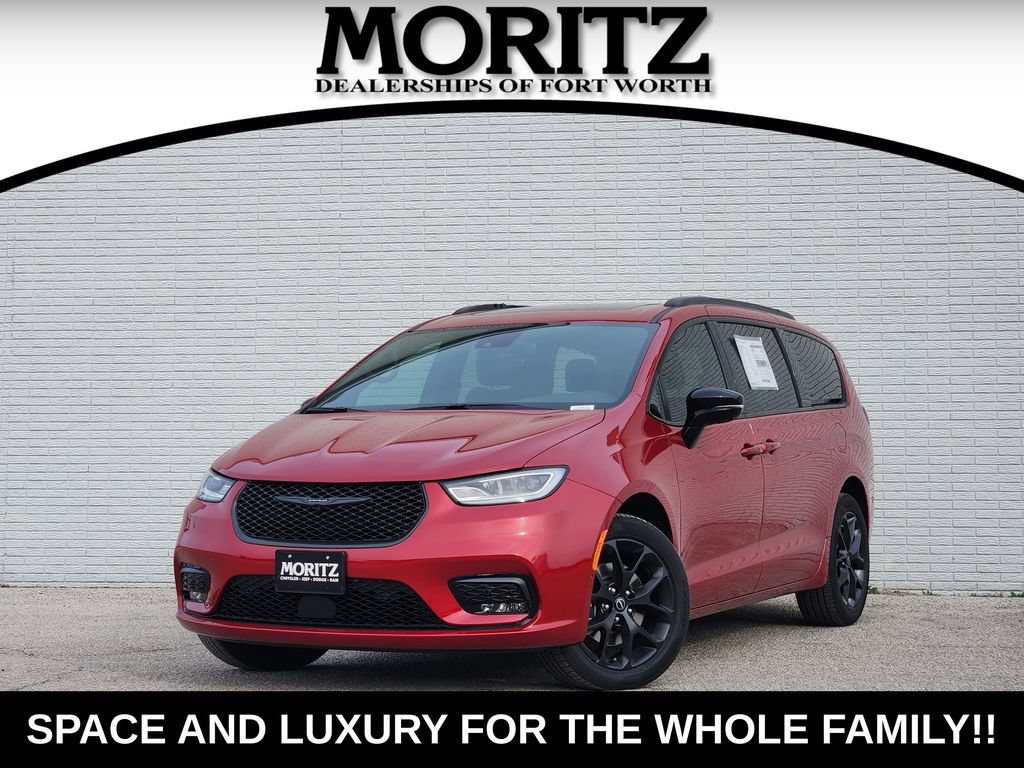 New 2026 Chrysler Pacifica Limited w/ Uconnect Theater Family Group