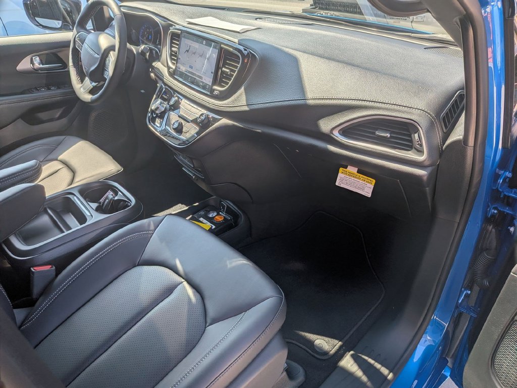 New 2027 Chrysler Pacifica Select FWD image 33
