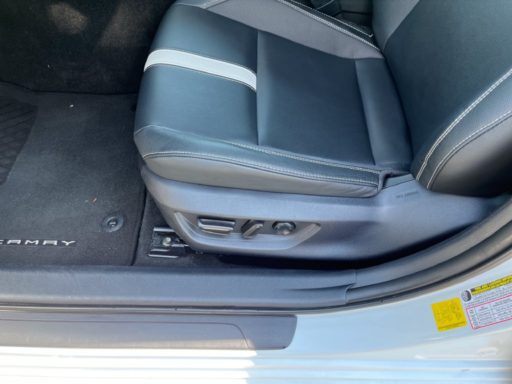 Used 2025 Toyota Camry SE FWD image 13