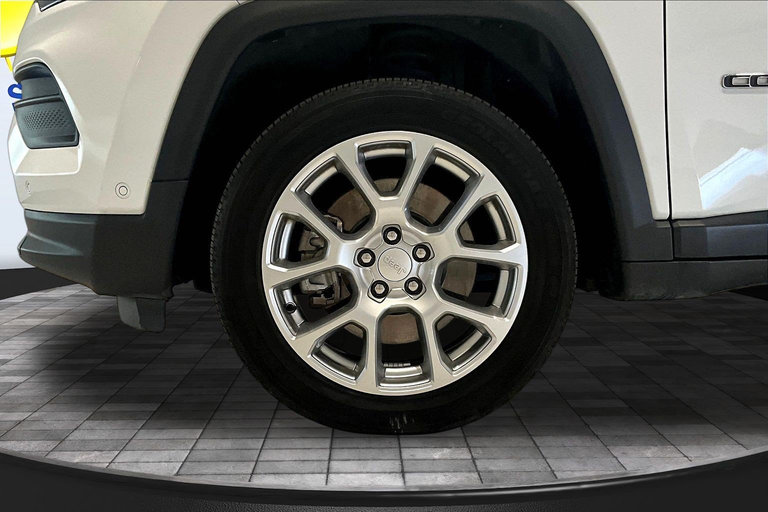 Used 2023 Jeep Compass Latitude AWD/4WD image 33