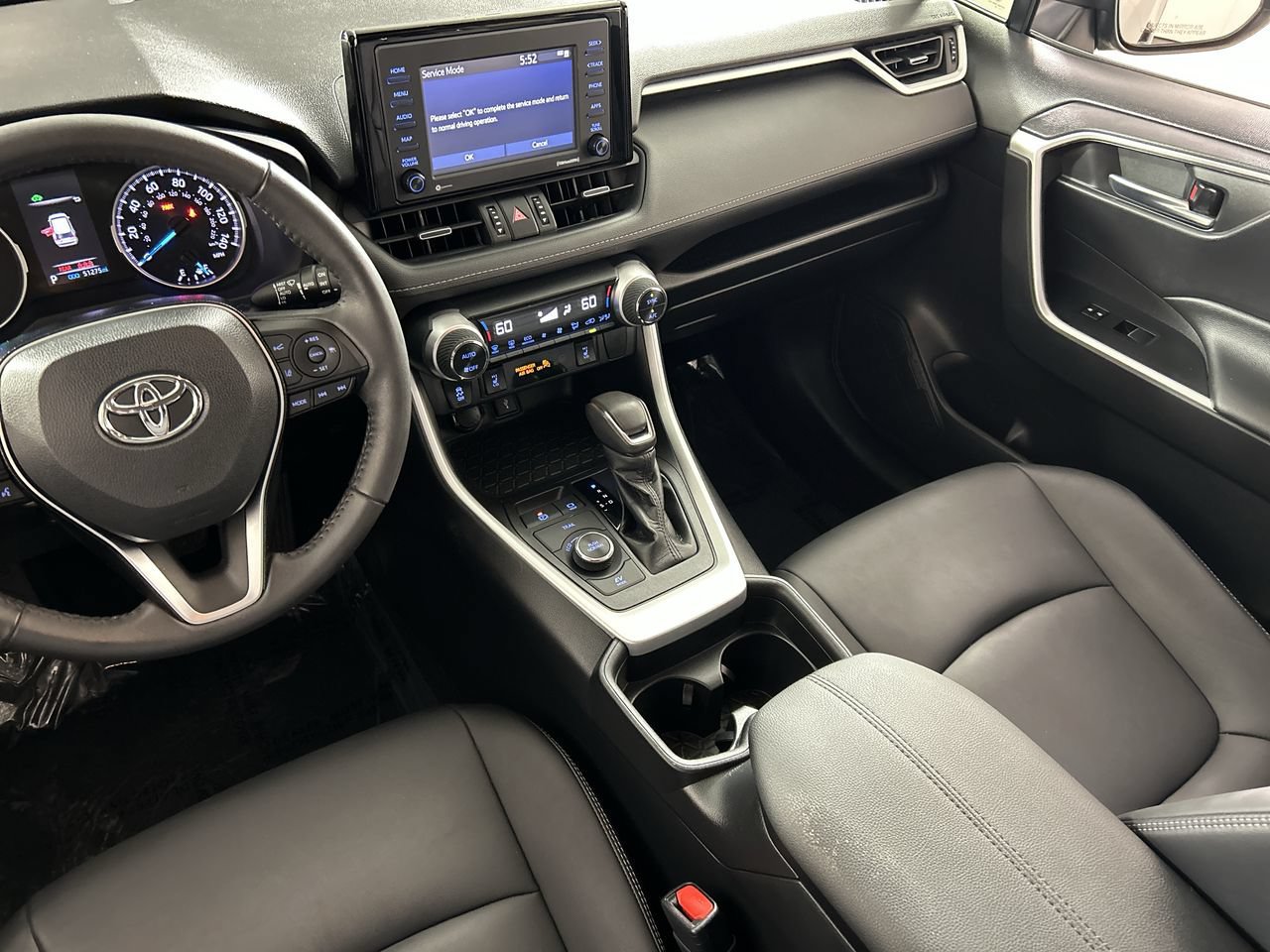 Used 2021 Toyota RAV4 XLE Premium AWD/4WD image 24