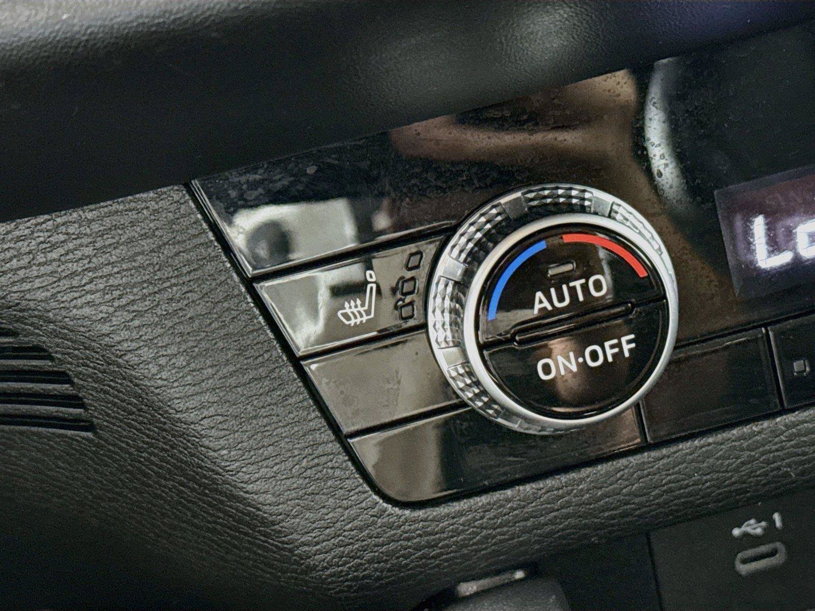Used 2024 Mitsubishi Outlander SE Black Edition AWD/4WD image 16
