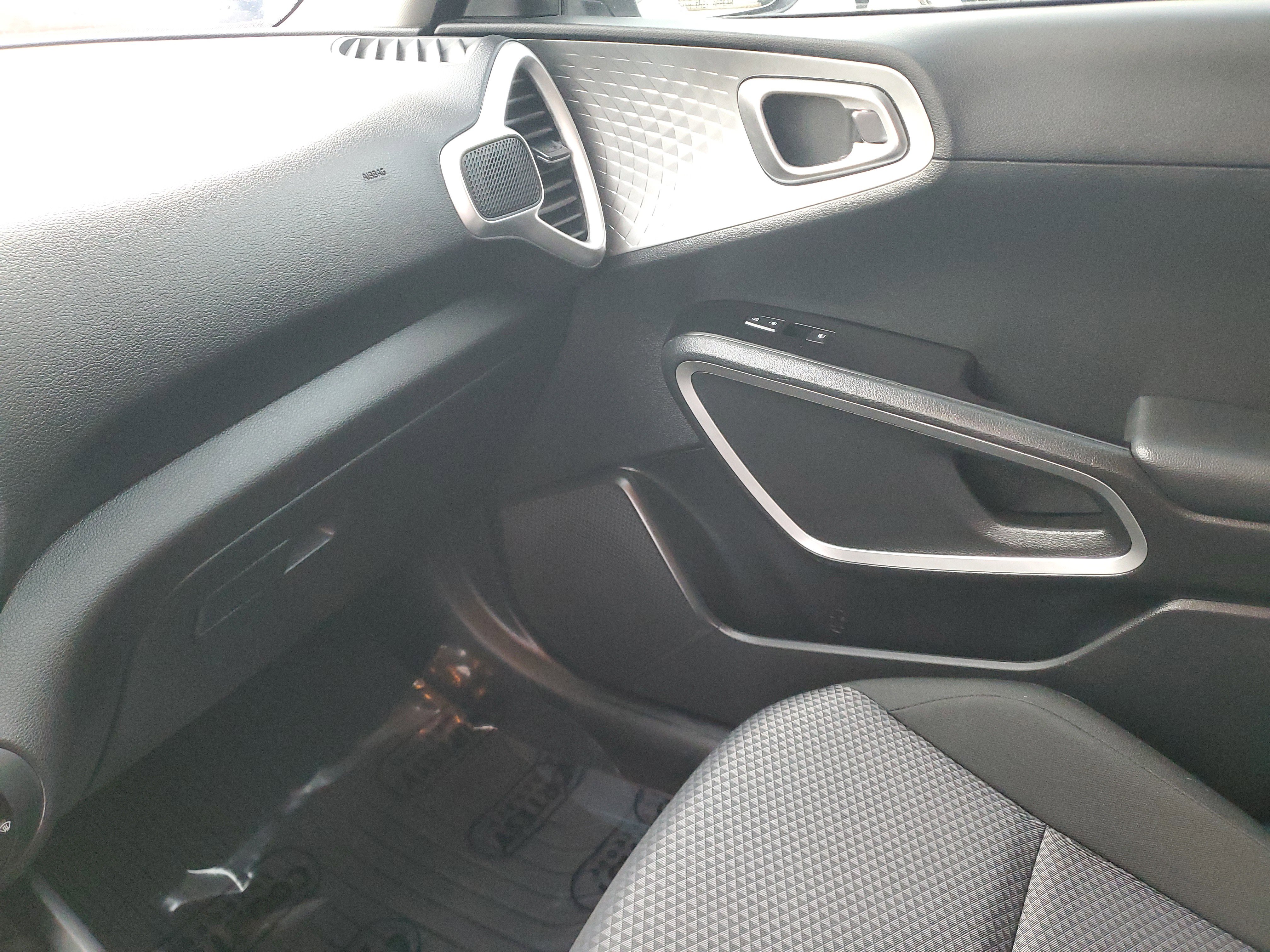 Used 2022 Kia Soul LX image 23