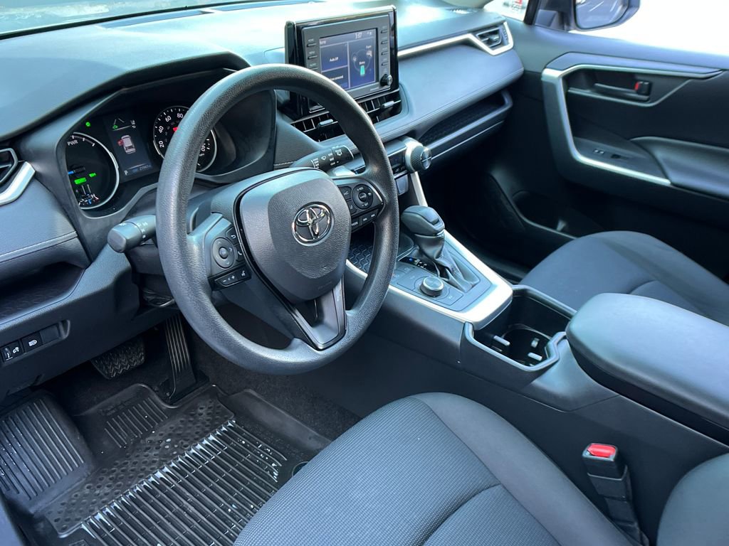 Used 2022 Toyota RAV4 LE image 10
