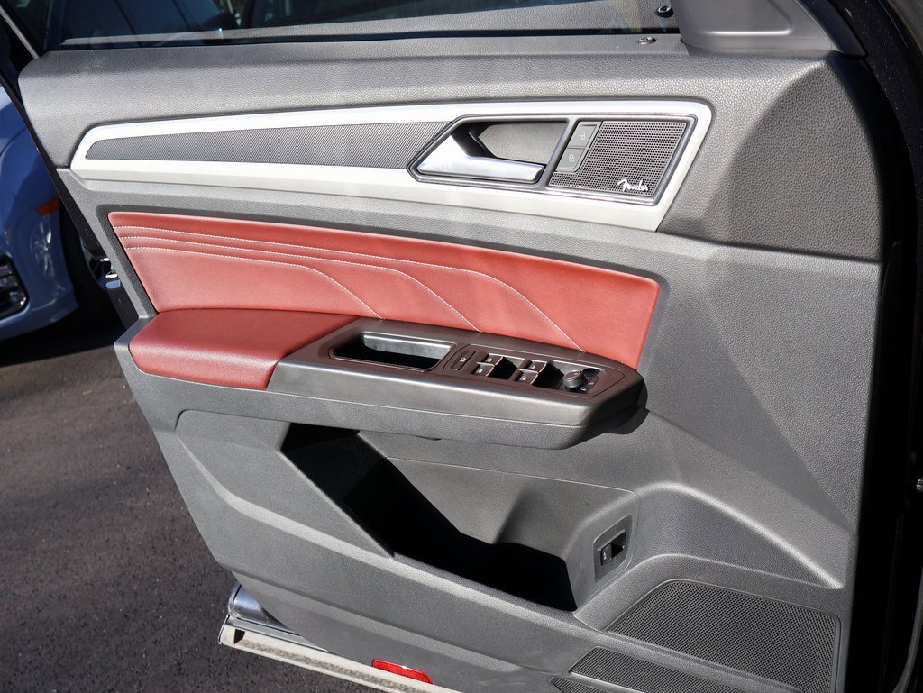 Used 2022 Volkswagen Atlas Cross Sport SEL Premium R-Line image 30