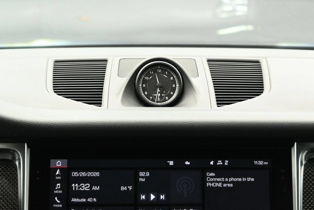 Certified 2023 Porsche Macan AWD/4WD image 23