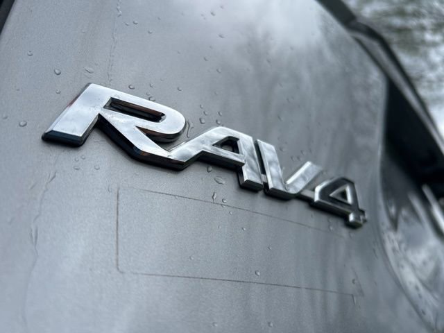 Used 2020 Toyota RAV4 LE w/ Carpet Mat Package FWD image 31