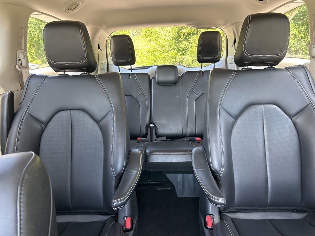 Used 2024 Chrysler Pacifica Limited FWD image 13