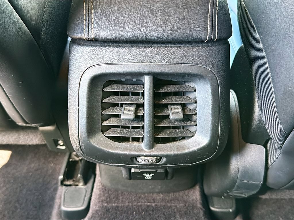 Used 2018 Jeep Cherokee Latitude Plus w/ Cold Weather Group FWD image 26