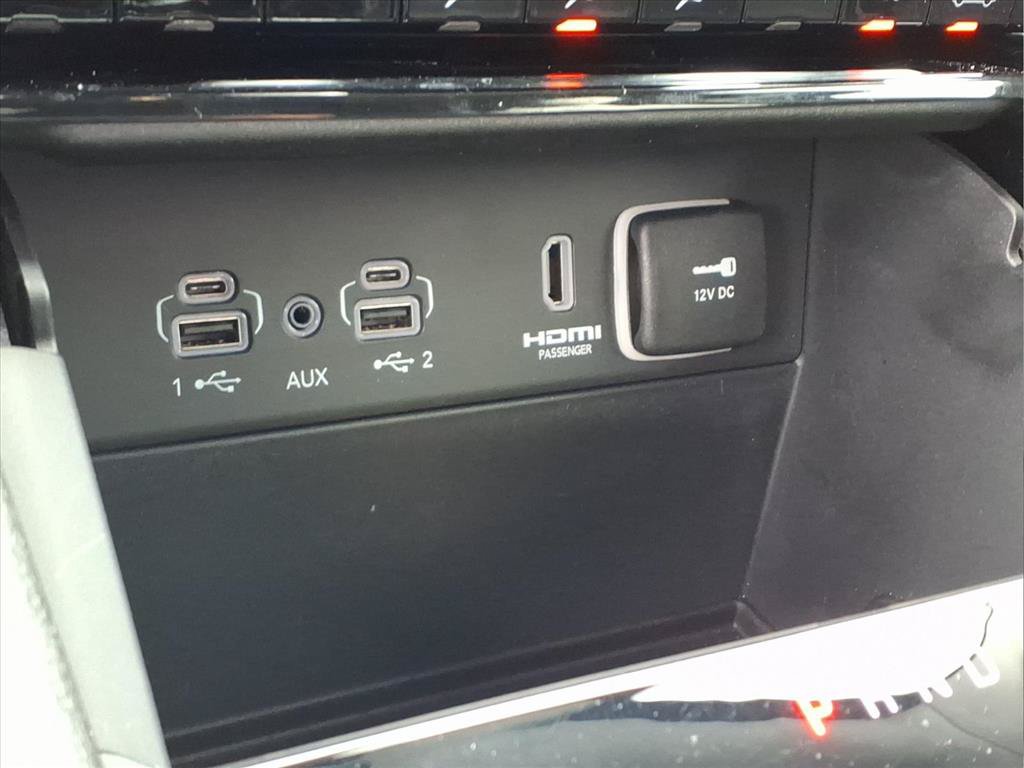 Used 2023 Jeep Grand Cherokee Limited w/ Luxury Tech Group II AWD/4WD image 8