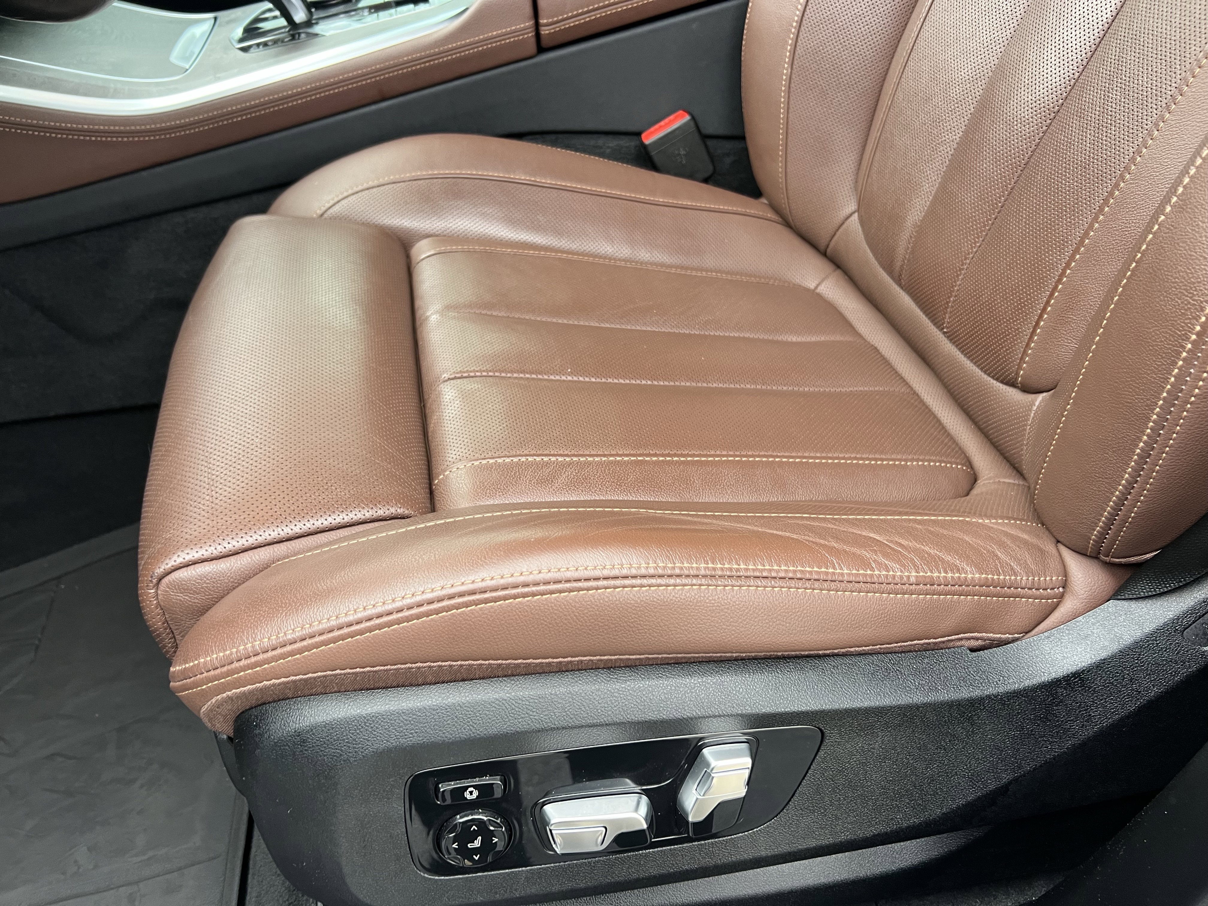 Used 2019 BMW X5 xDrive40i w/ M Sport Package image 18