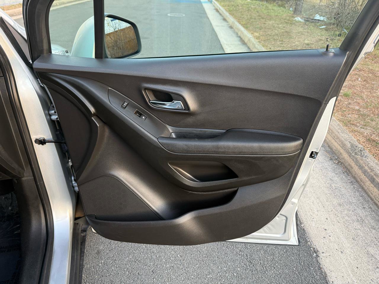 Used 2016 Chevrolet Trax LT w/ LT Convenience Package image 22