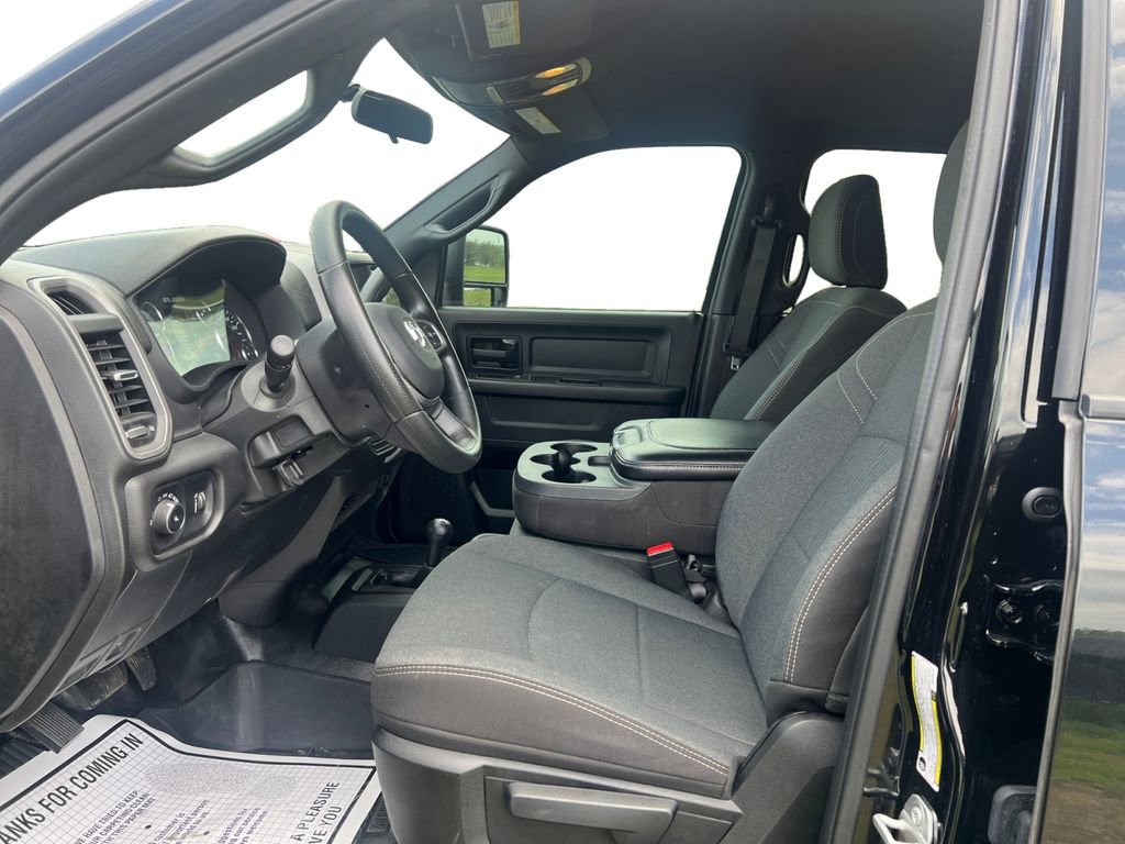 Used 2024 RAM 3500 Tradesman w/ Chrome Appearance Group AWD/4WD image 9