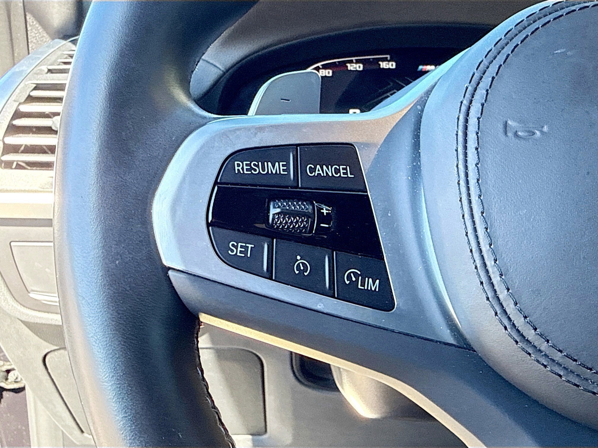 Used 2024 BMW X4 M40i w/ Premium Package image 37