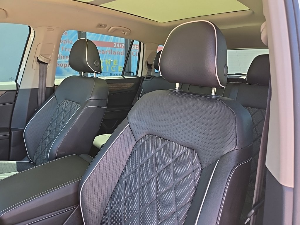 Used 2024 Volkswagen Atlas SEL Premium R-Line AWD/4WD image 35