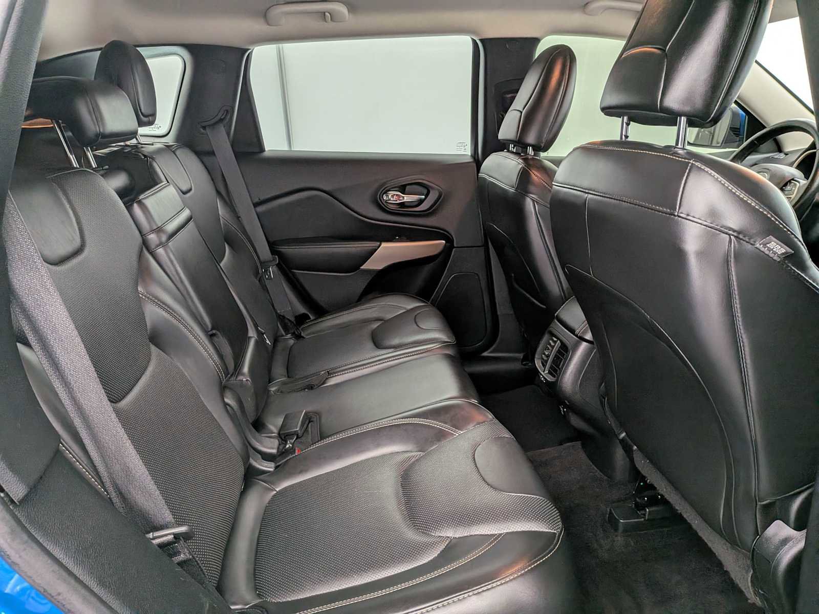 Used 2018 Jeep Cherokee Limited w/ Luxury Group image 21