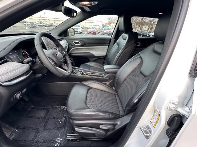 Used 2025 Jeep Compass Latitude AWD/4WD image 26