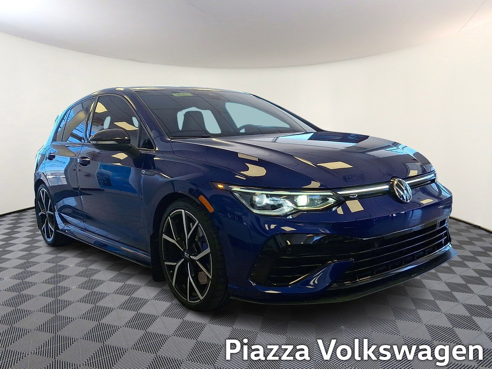 Used 2022 Volkswagen Golf R image 1
