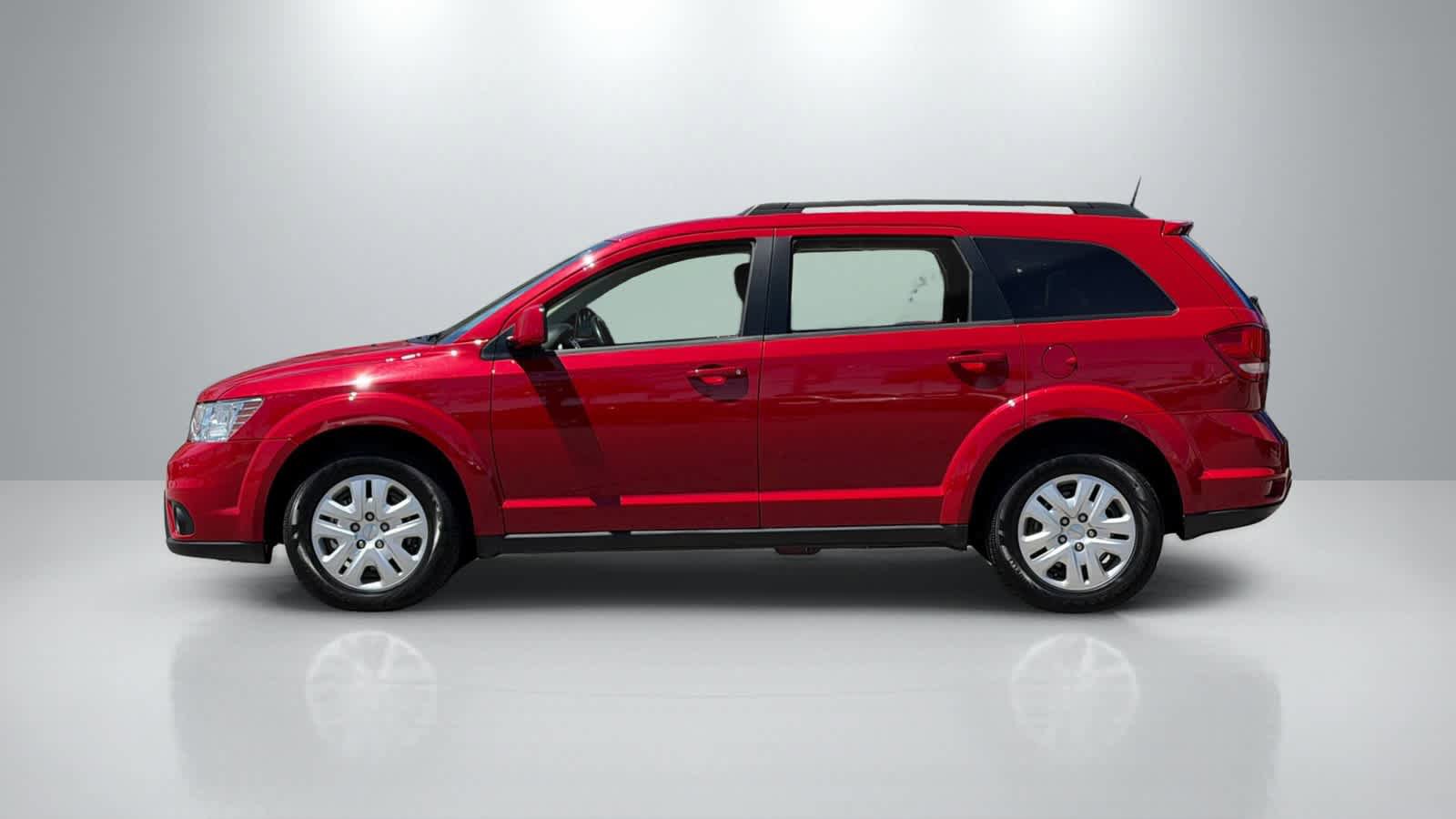 Used 2019 Dodge Journey SE w/ Connectivity Group FWD image 2