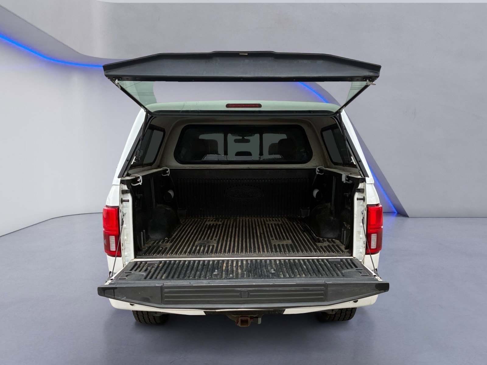 Used 2018 Ford F150 Platinum w/ Equipment Group 701A Luxury AWD/4WD image 9