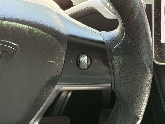 Used 2021 Tesla Model Y Long Range AWD/4WD image 22