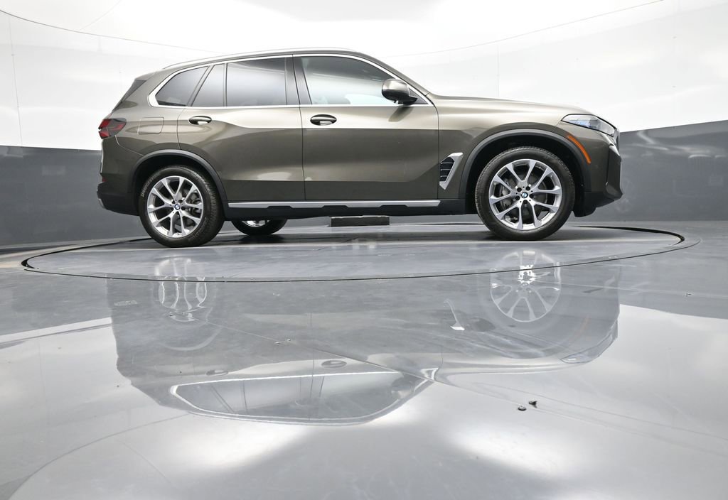 Used 2025 BMW X5 xDrive40i w/ Climate Comfort Package image 33