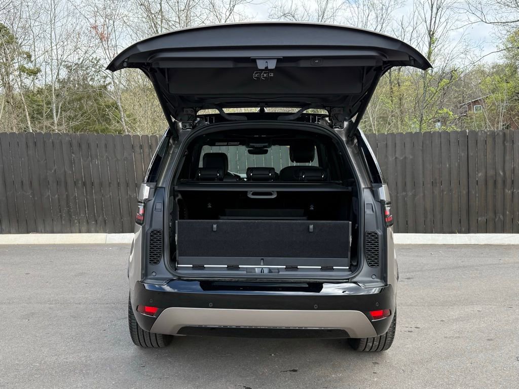 Certified 2025 Land Rover Discovery Dynamic SE image 5