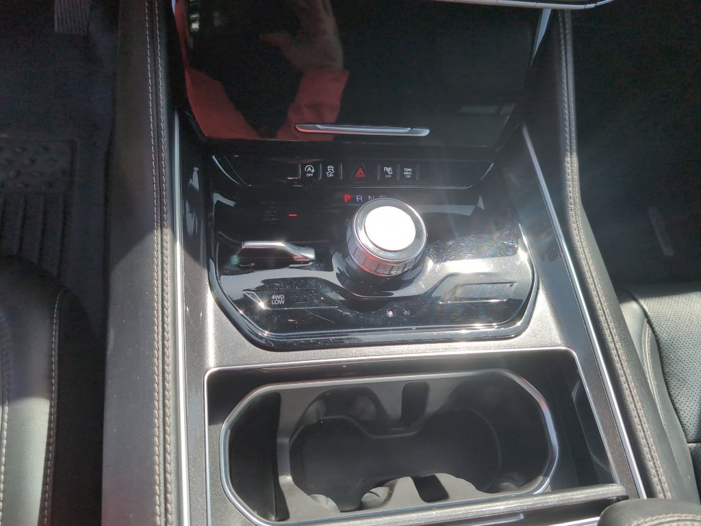 Used 2023 Jeep Wagoneer 4WD image 16