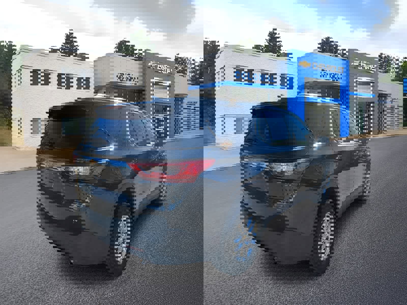 Used 2020 Chevrolet Traverse LT w/ Driver Confidence II Package image 4