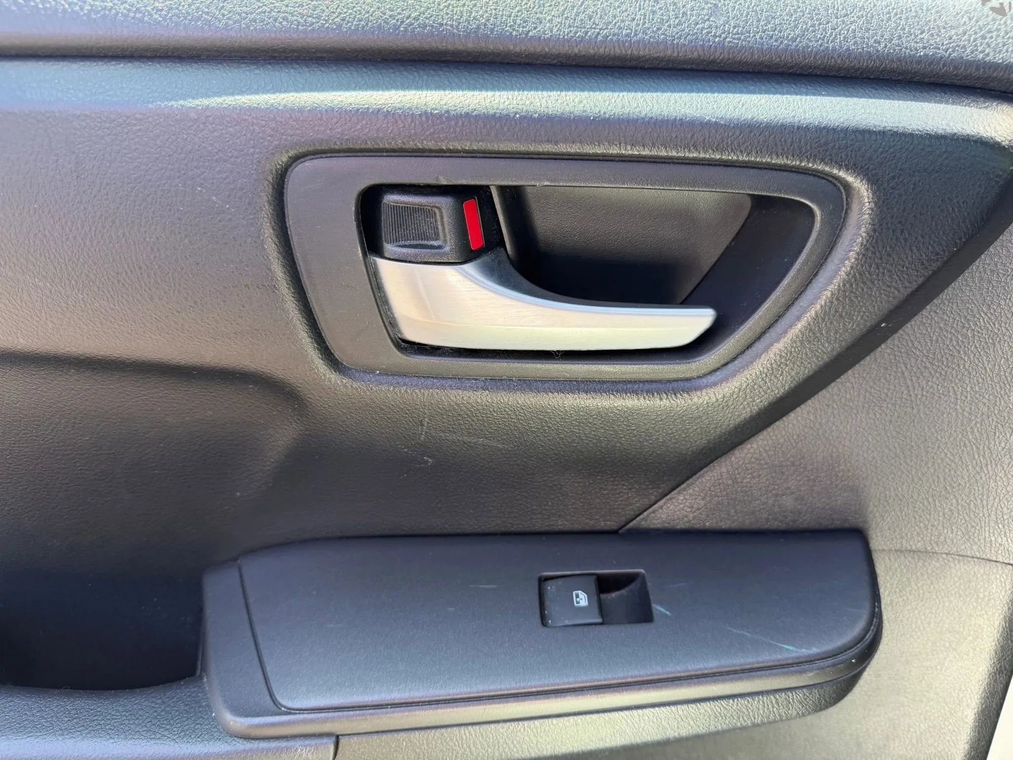 Used 2015 Toyota Camry SE FWD image 32