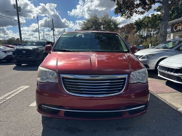Used 2016 Chrysler Town & Country Touring image 3