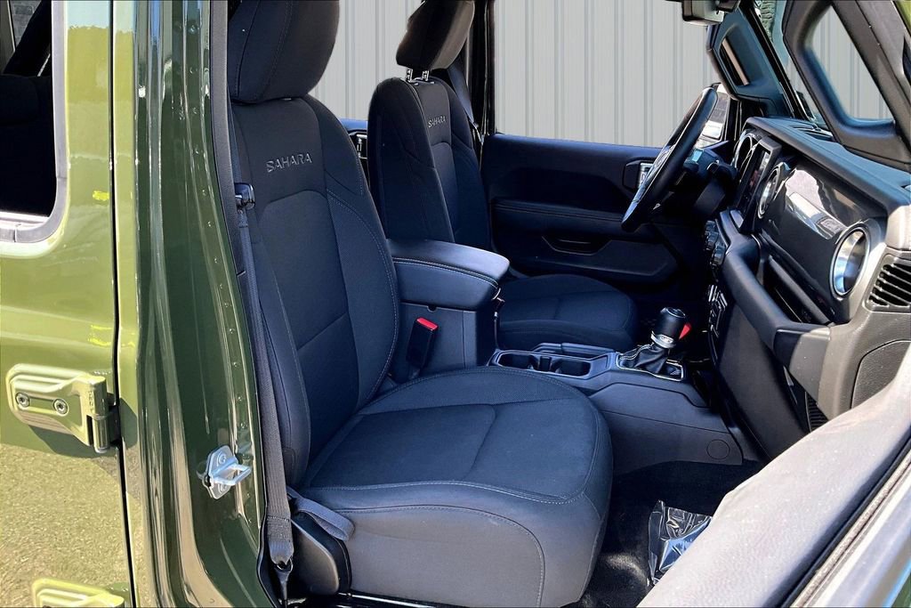 Used 2022 Jeep Wrangler Unlimited Sahara w/ Cold Weather Group AWD/4WD image 28