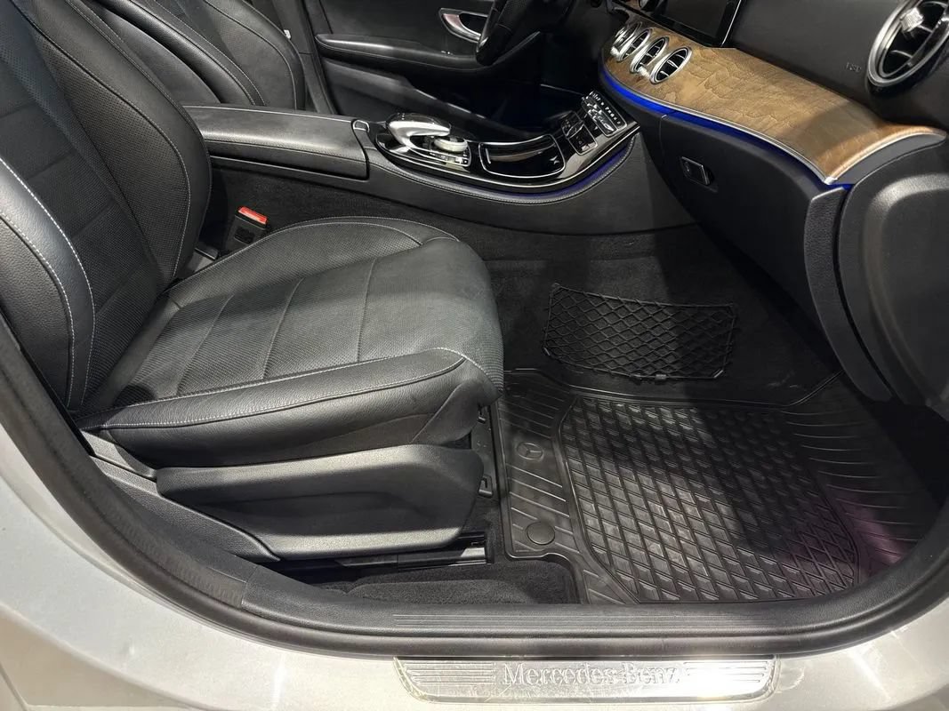 Used 2017 Mercedes-Benz E 400 4MATIC Wagon image 70