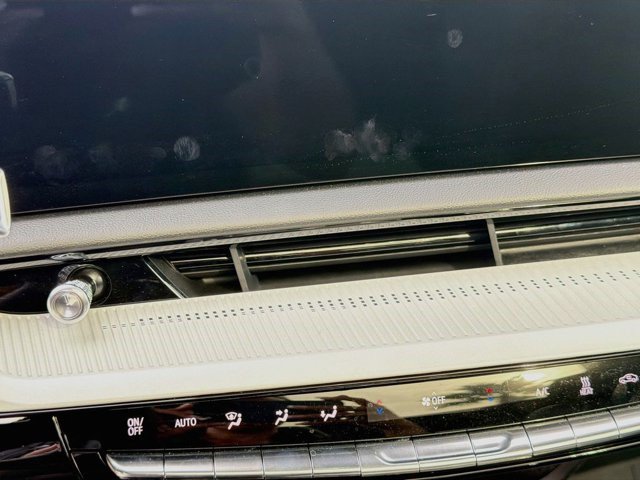 Certified 2025 Cadillac Optiq Sport 2 w/ LPO, Floor Liner Package AWD/4WD image 17