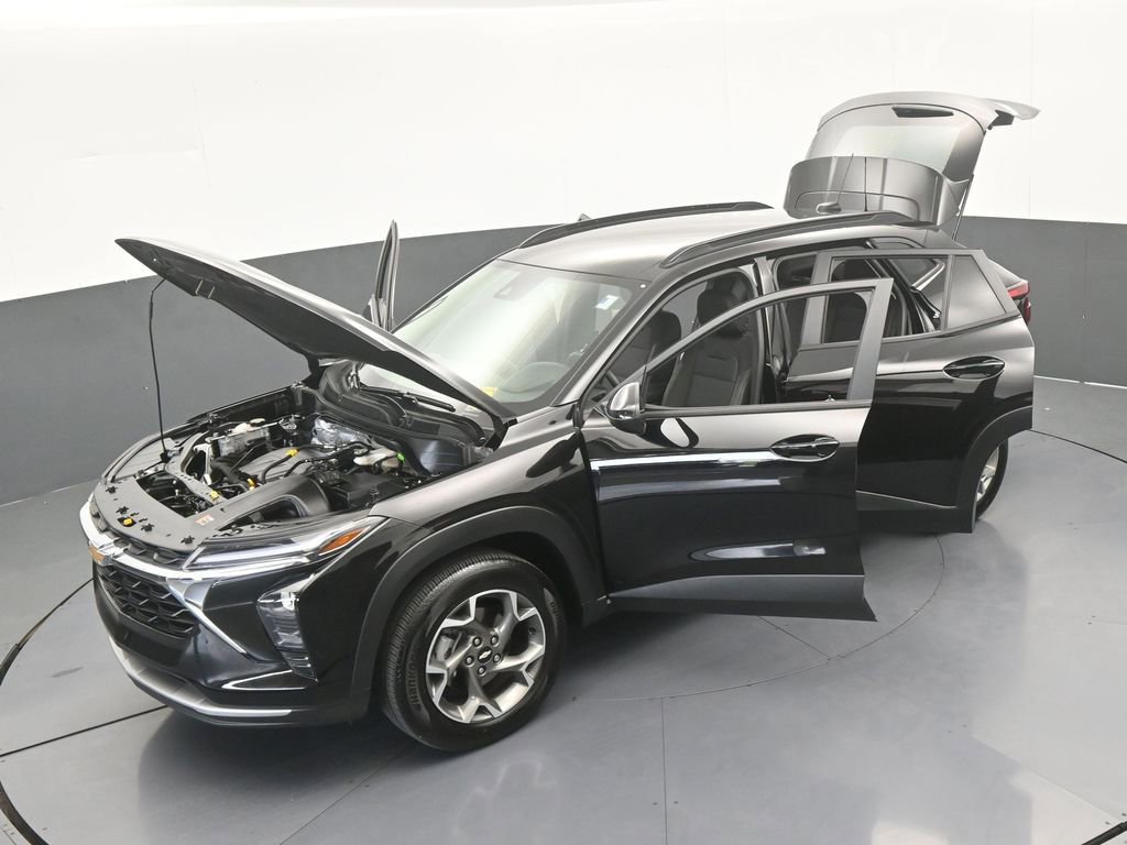 Used 2025 Chevrolet Trax LT w/ Driver Confidence Package FWD image 60