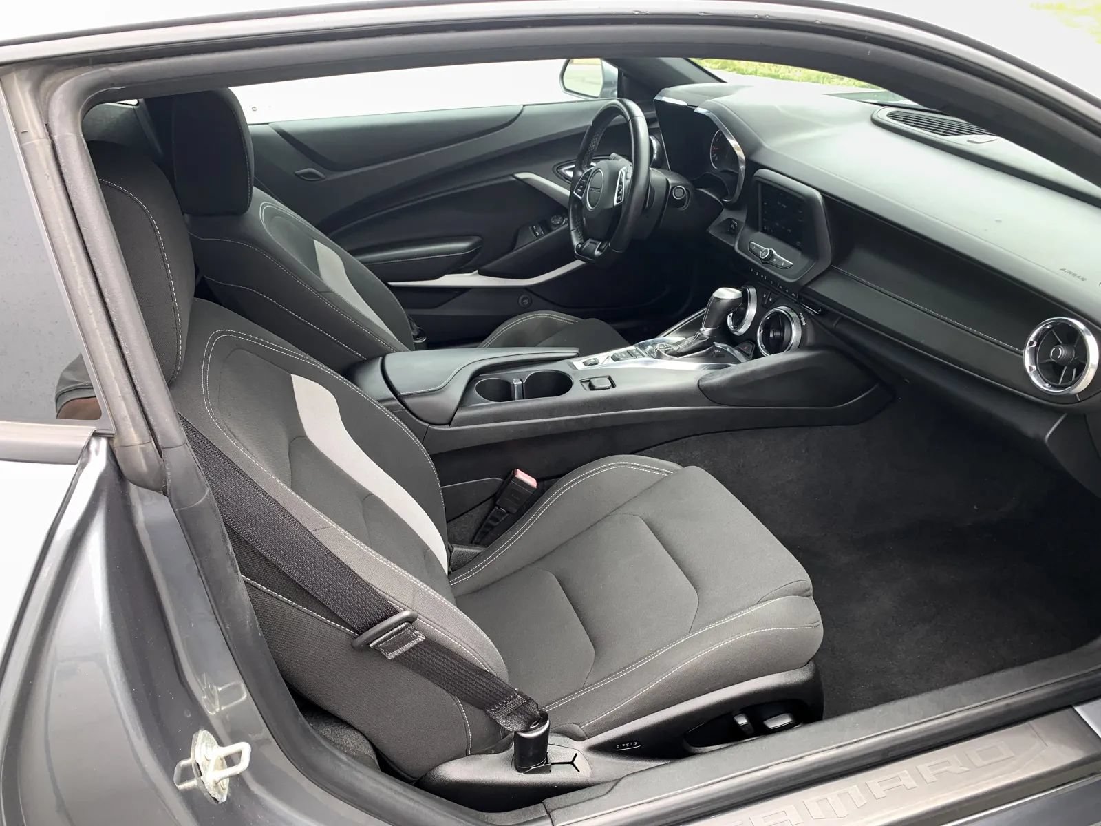 Used 2020 Chevrolet Camaro LT RWD image 27